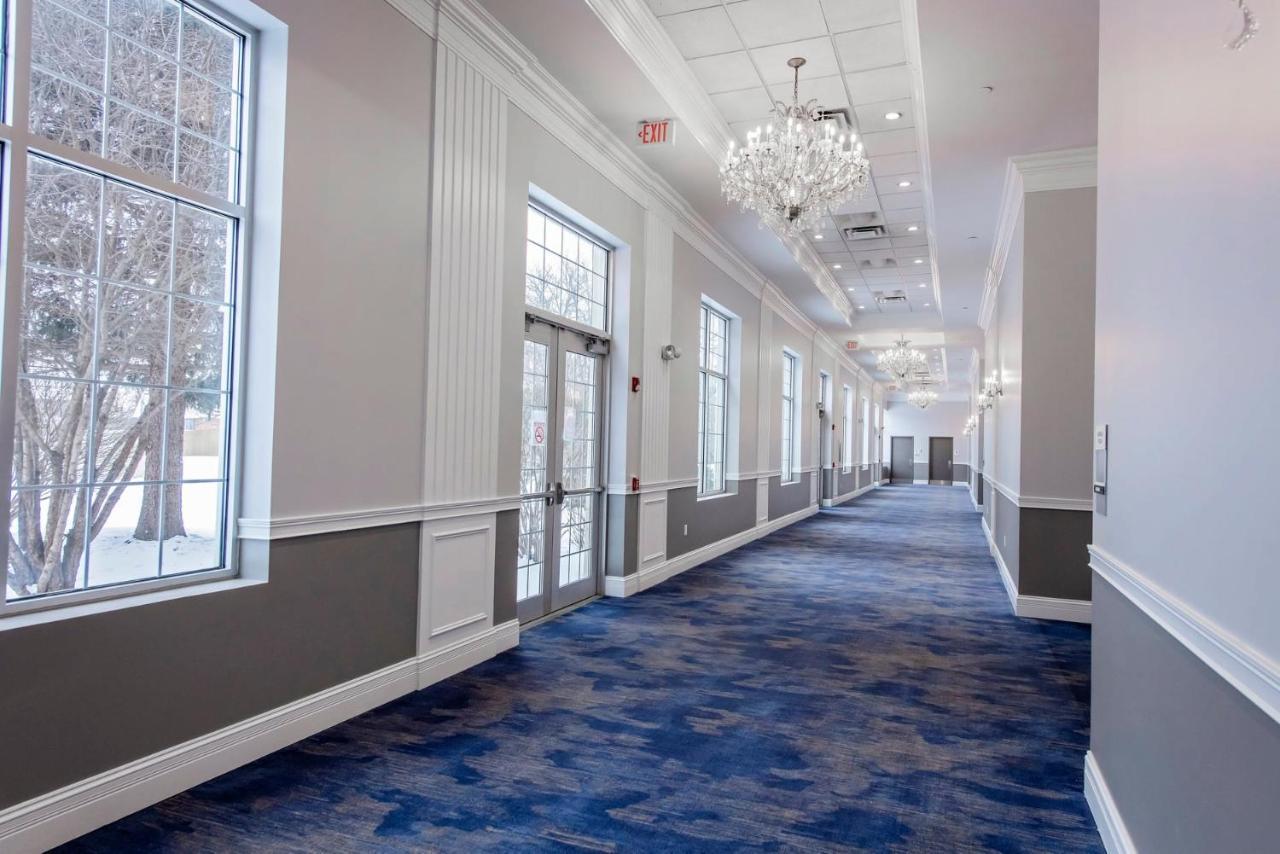 Clarion Hotel & Convention Center Джолиет Екстериор снимка