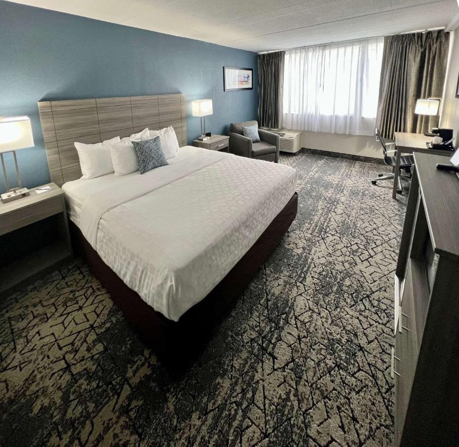 Clarion Hotel & Convention Center Джолиет Екстериор снимка