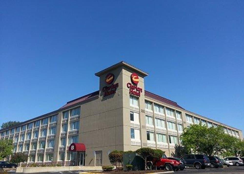Clarion Hotel & Convention Center Джолиет Екстериор снимка