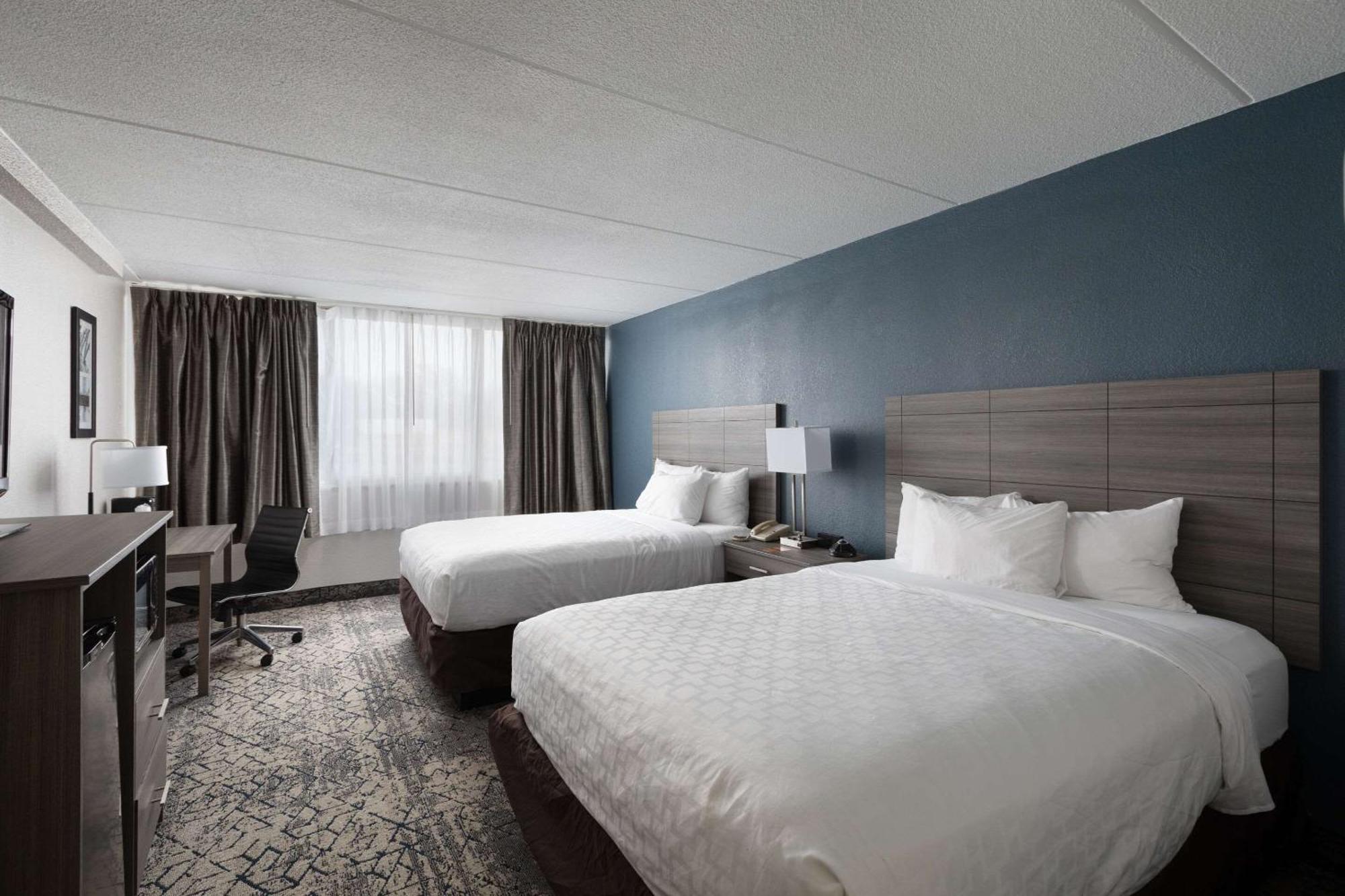 Clarion Hotel & Convention Center Джолиет Екстериор снимка