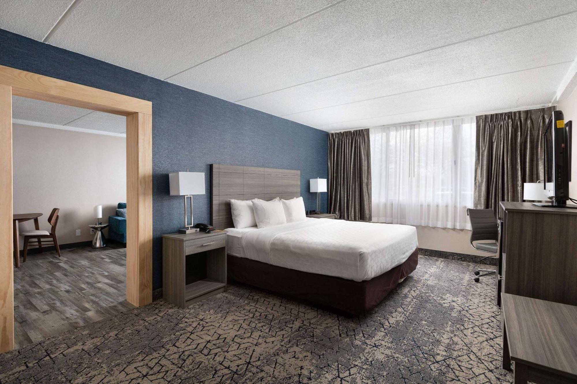 Clarion Hotel & Convention Center Джолиет Екстериор снимка